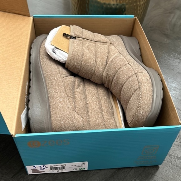 BZees Glacier Bootie (Wide) - Picture 2 of 14